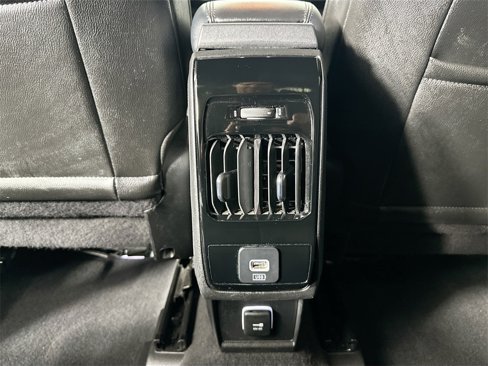 Used 2024 Jeep Compass Latitude image 30