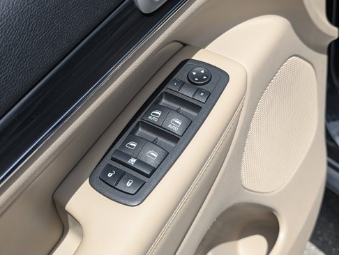 Used 2021 Jeep Grand Cherokee Limited image 15