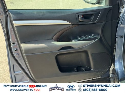 Used 2017 Toyota Highlander LE image 26