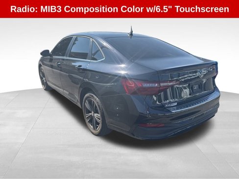 Used 2024 Volkswagen Jetta SE w/ Panoramic Sunroof Package image 3