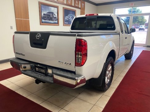Used 2012 Nissan Frontier SV image 5