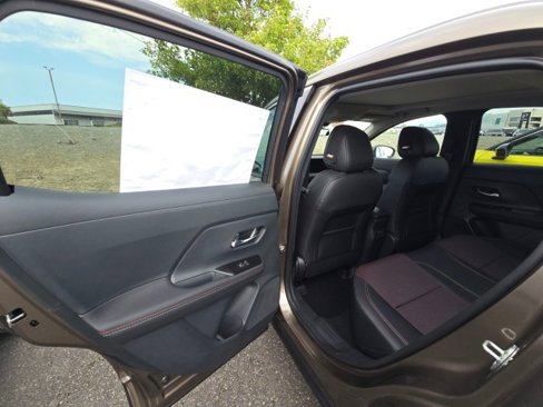 New 2025 Nissan Kicks SR w/ SR Premium Package image 17