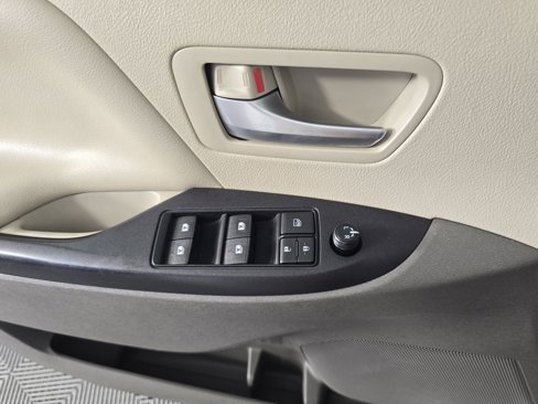 Used 2016 Toyota Sienna LE image 10