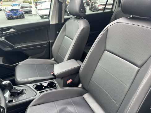 Used 2020 Volkswagen Tiguan SE w/ Panoramic Sunroof Package image 21
