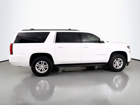 Used 2017 Chevrolet Suburban LT image 8