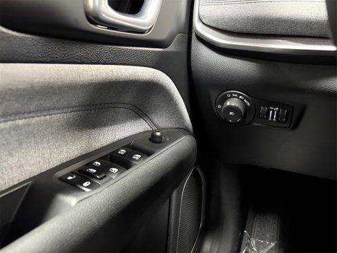 Used 2023 Jeep Compass Latitude image 15