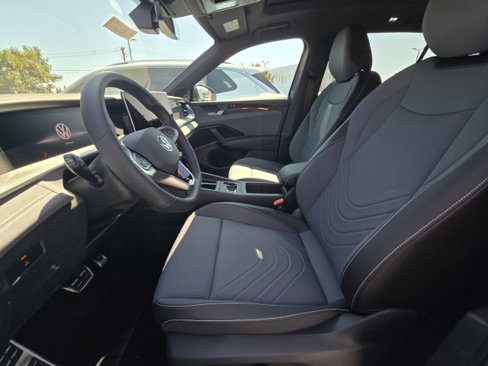 New 2025 Volkswagen Tiguan SE R-Line image 23