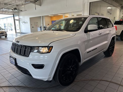 Used 2019 Jeep Grand Cherokee Altitude image 4