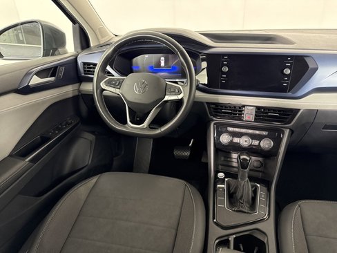 Used 2024 Volkswagen Taos SE image 20