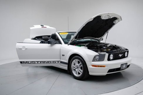 Used 2005 Ford Mustang GT Premium image 15