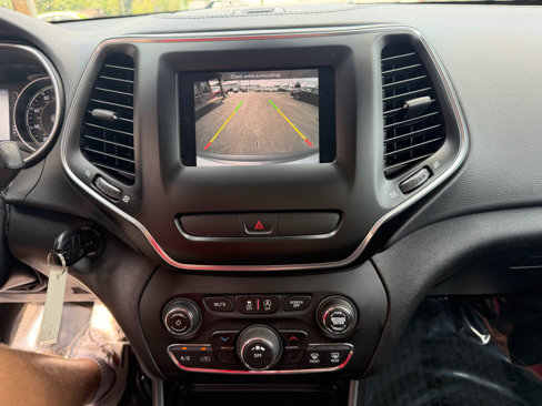 Used 2020 Jeep Cherokee Latitude w/ Cold Weather Group image 28