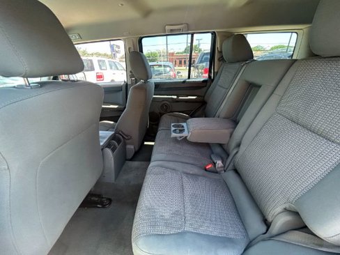 Used 2007 Jeep Commander Sport image 9