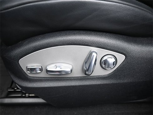 Certified 2022 Porsche Macan image 11