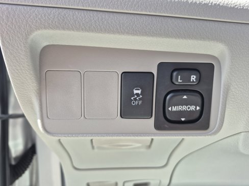 Used 2010 Toyota Corolla LE image 16