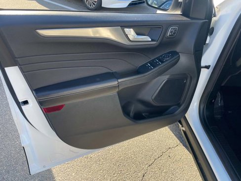 Used 2022 Ford Escape Titanium image 21