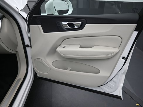 Certified 2022 Volvo XC60 B5 Momentum w/ Advanced Package image 36
