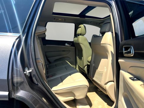 Used 2015 Jeep Grand Cherokee Overland image 15