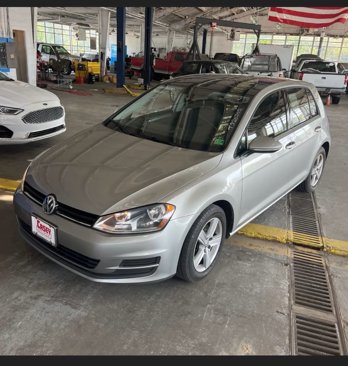 Used 2017 Volkswagen Golf S image 1