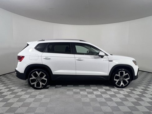 Used 2022 Volkswagen Taos SEL w/ Panoramic Sunroof Package image 8