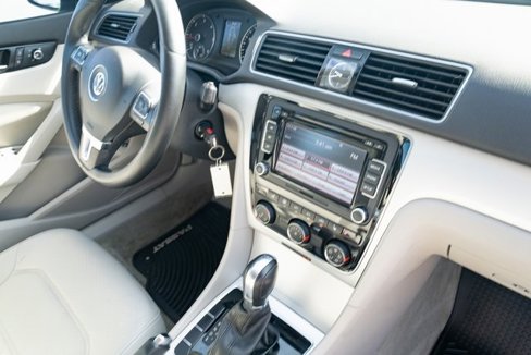 Used 2013 Volkswagen Passat TDI SE image 39