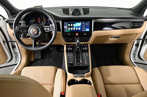 Certified 2025 Porsche Macan image 20