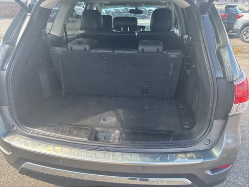 Used 2016 Nissan Pathfinder Platinum w/ Family Entertainment Package image 5