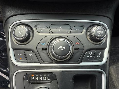 Used 2015 Chrysler 200 Limited image 24