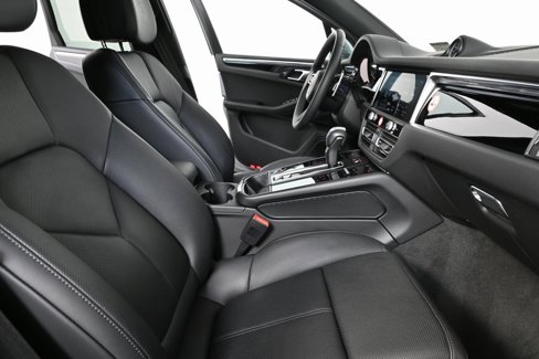 Certified 2025 Porsche Macan image 22