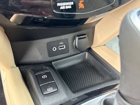 Used 2020 Nissan Rogue SV w/ Premium Package image 21