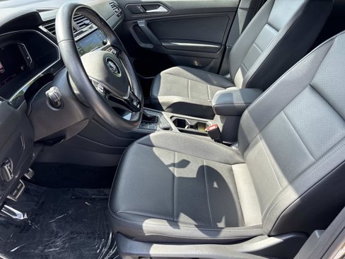 Used 2019 Volkswagen Tiguan SEL Premium R-Line w/ 3rd Row Seat Package image 15