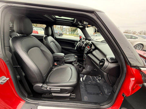 Used 2015 MINI Cooper 2-Door Hardtop w/ Premium Package image 12