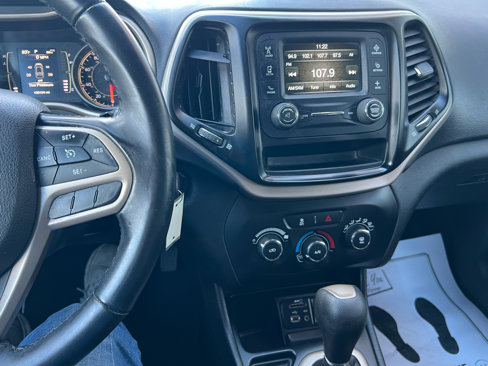 Used 2017 Jeep Cherokee Sport image 20
