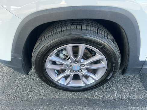 Used 2023 GMC Terrain SLT image 7