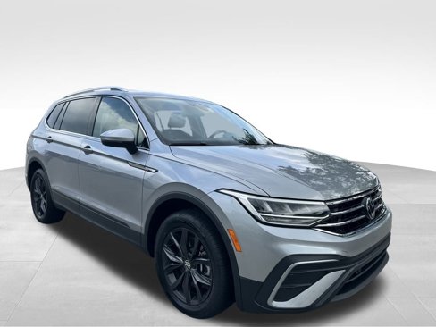 Used 2024 Volkswagen Tiguan SE image 5