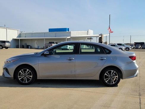 Used 2024 Kia Forte LXS image 3