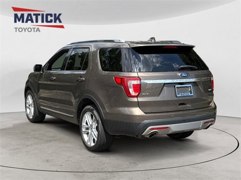 Used 2016 Ford Explorer XLT w/ Equipment Group 202A image 5