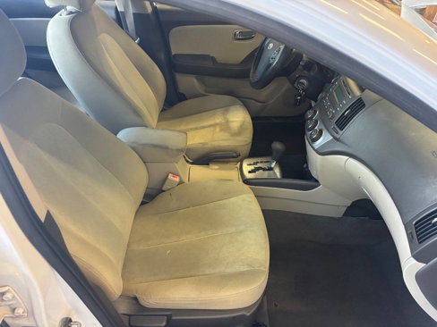 Used 2010 Hyundai Elantra GLS image 13
