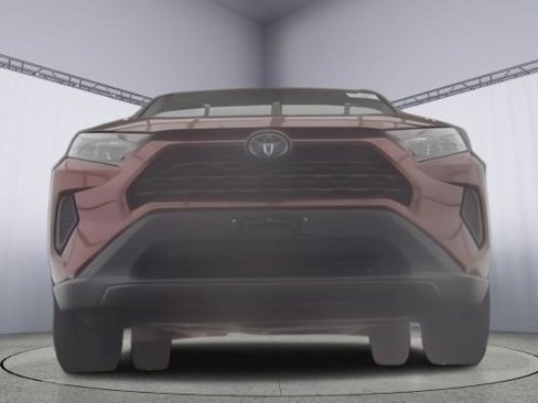 Used 2020 Toyota RAV4 LE image 2