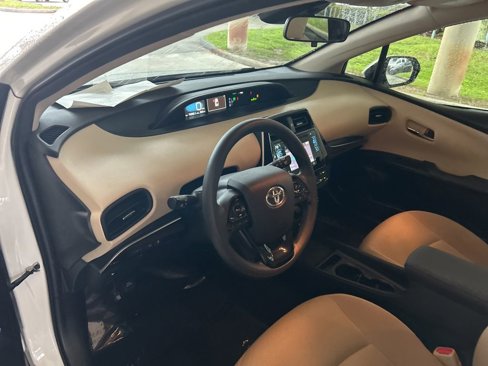 Used 2019 Toyota Prius L Eco image 6