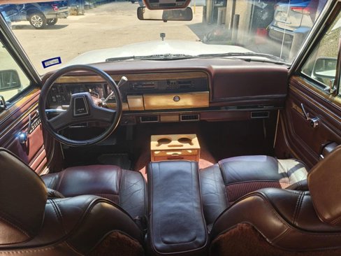 Used 1989 Jeep Grand Wagoneer image 31