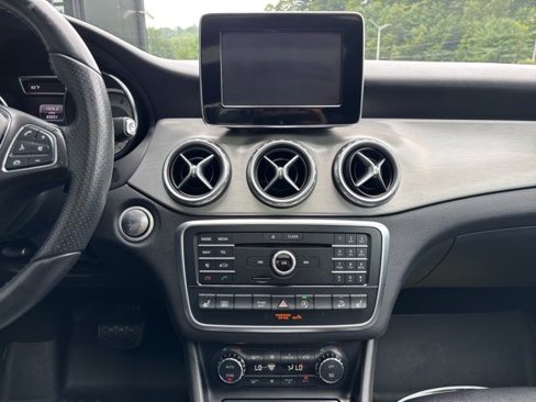 Used 2017 Mercedes-Benz GLA 250 4MATIC image 24