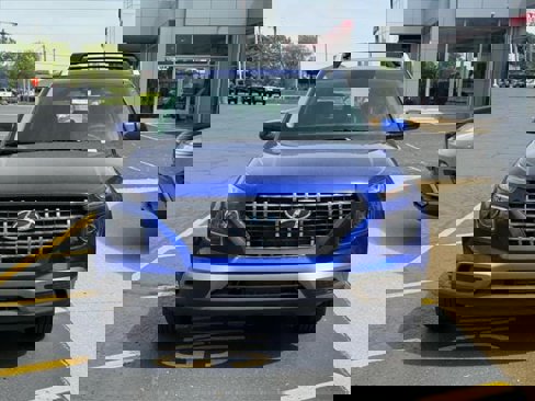 New 2025 Hyundai Venue SEL image 2