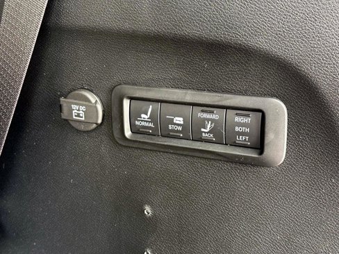 Used 2019 Chrysler Pacifica Limited w/ Tire & Wheel Group image 13