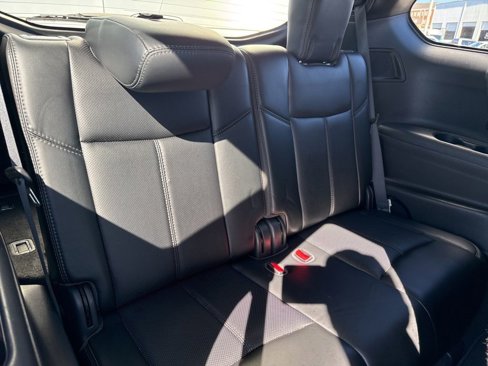 Used 2016 Nissan Pathfinder Platinum image 32
