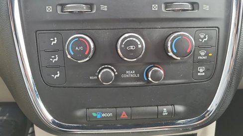 Used 2018 Dodge Grand Caravan SXT image 35