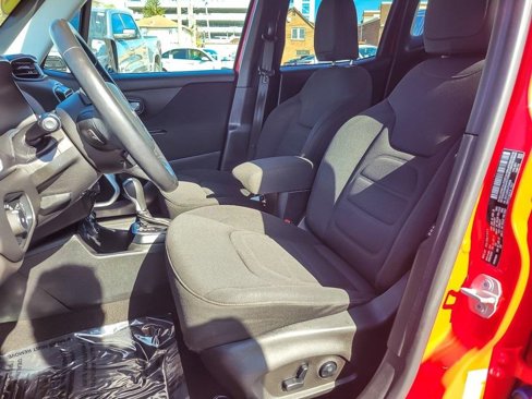 Certified 2018 Jeep Renegade Latitude w/ Safety & Security Group image 8