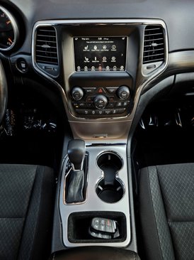 Used 2021 Jeep Grand Cherokee Laredo w/ Security & Convenience Group image 14