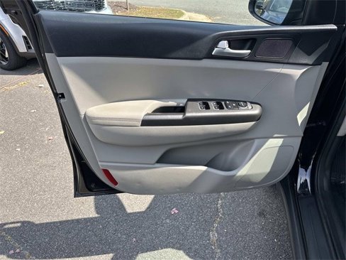 Used 2020 Kia Sportage LX image 13