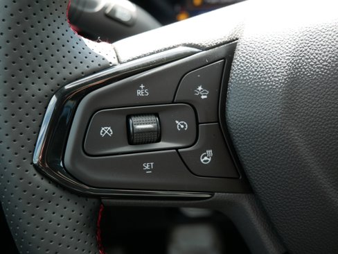 New 2025 Chevrolet Trax RS w/ Sunroof Package image 24