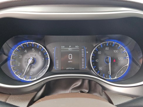Used 2018 Chrysler Pacifica Touring Plus image 11